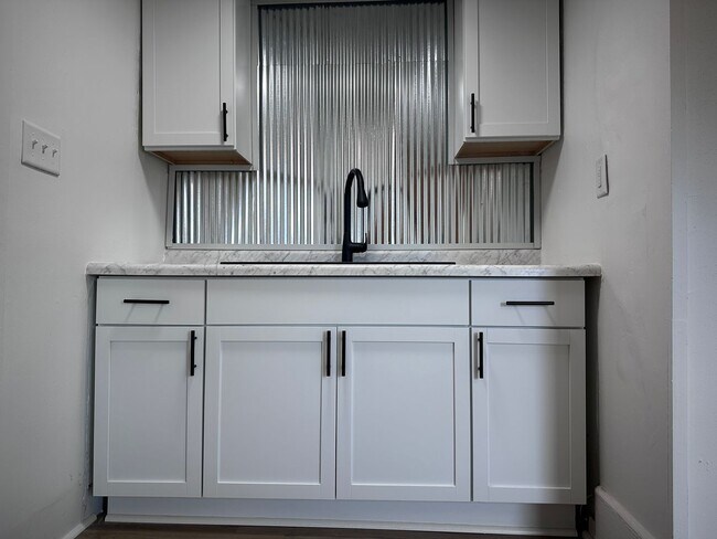 Building Photo - 303 Weston Ave