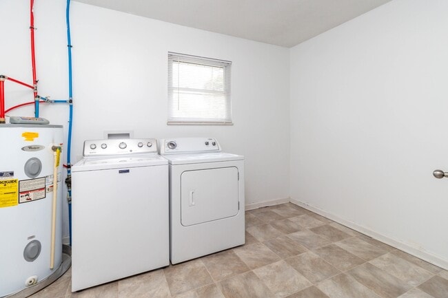 Building Photo - 2821 Vicksburg Ln