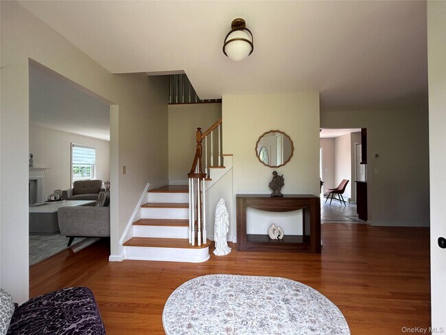 Building Photo - 86 Somerset Dr