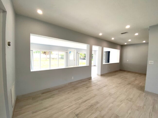 Building Photo - 228 Codrington Dr