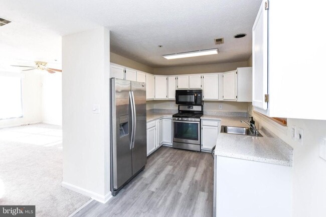 Building Photo - 5908 Grenfell Loop