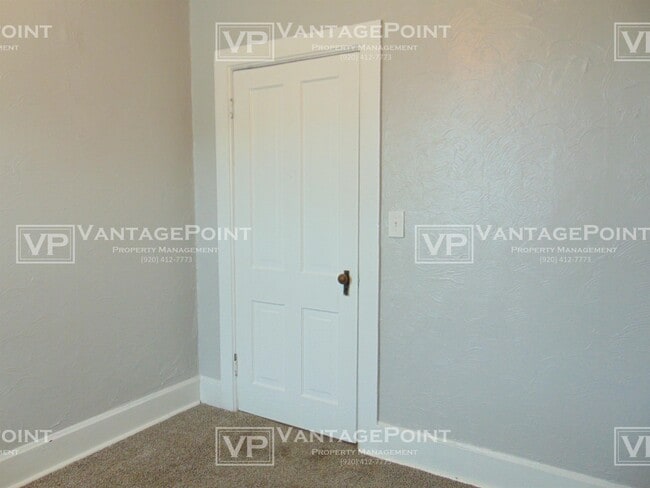 Building Photo - 993 Velp Ave