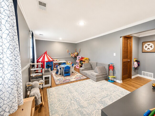 Building Photo - 476 Raupp Blvd