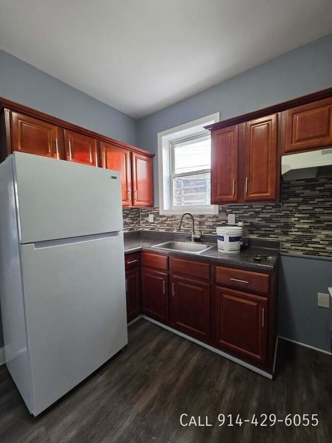 Building Photo - 76 Chestnut St