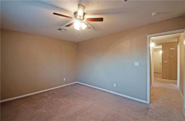 Building Photo - Lovely 4 bedroom inEast Side El Paso!!