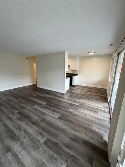 Building Photo - 16 S Knoll Rd