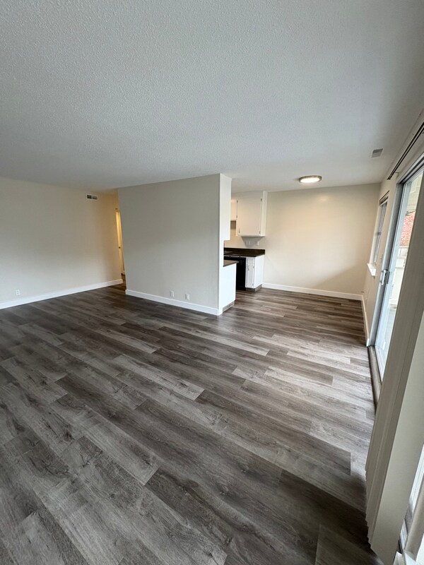 Building Photo - 16 S Knoll Rd