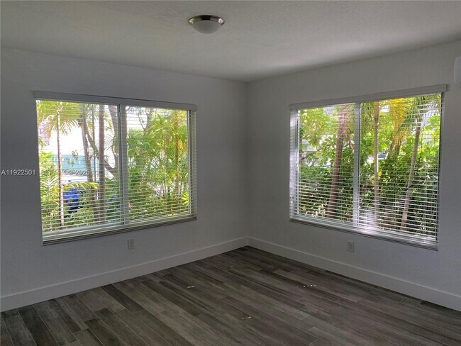 Building Photo - 712 SW 56th Ave