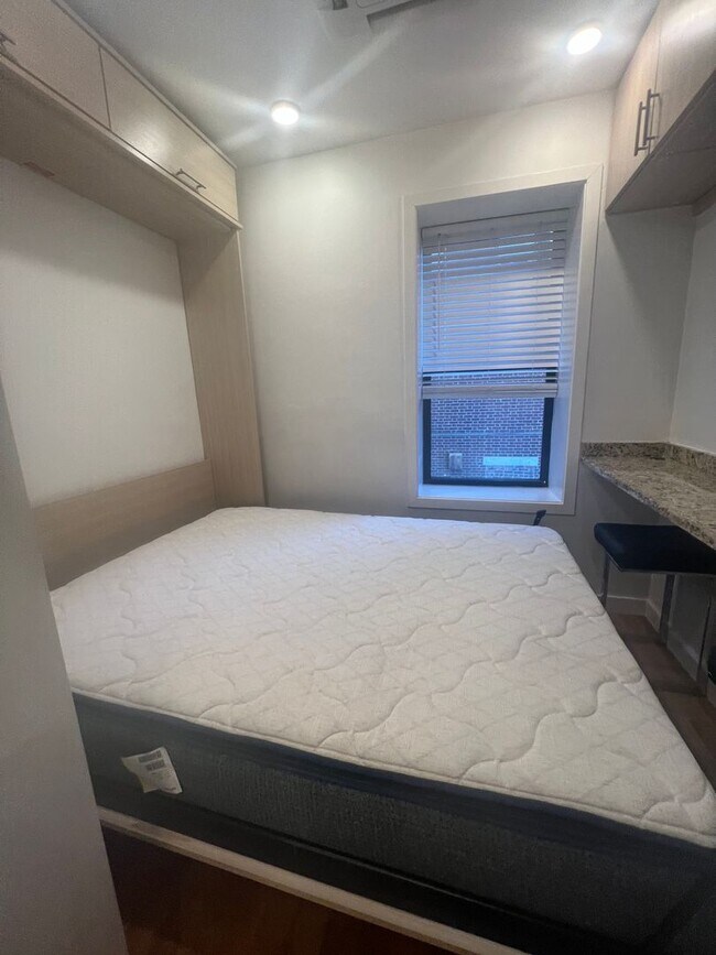 Building Photo - CHELSEA/BOSTON NO BROKER OR RENTAL FEES !!...