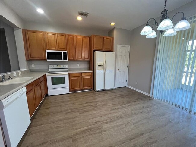 Building Photo - 13282 SW Pembroke Cir N