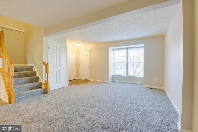 Building Photo - 9307 Vanguard Ct