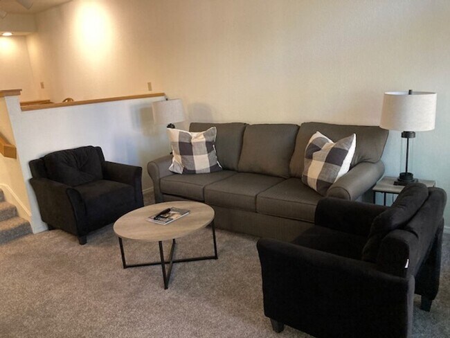 Building Photo - Furnished 2 bed, 2 bath Condo