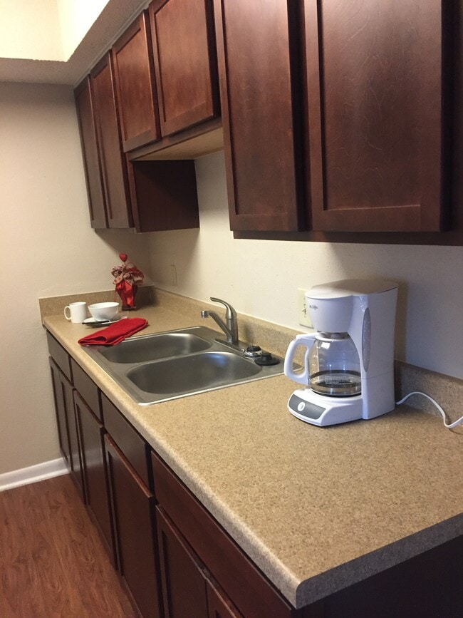 Building Photo - 202 Royal Dr