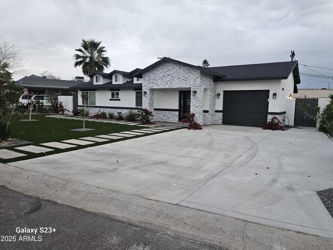 Building Photo - 2817 N 71st Pl