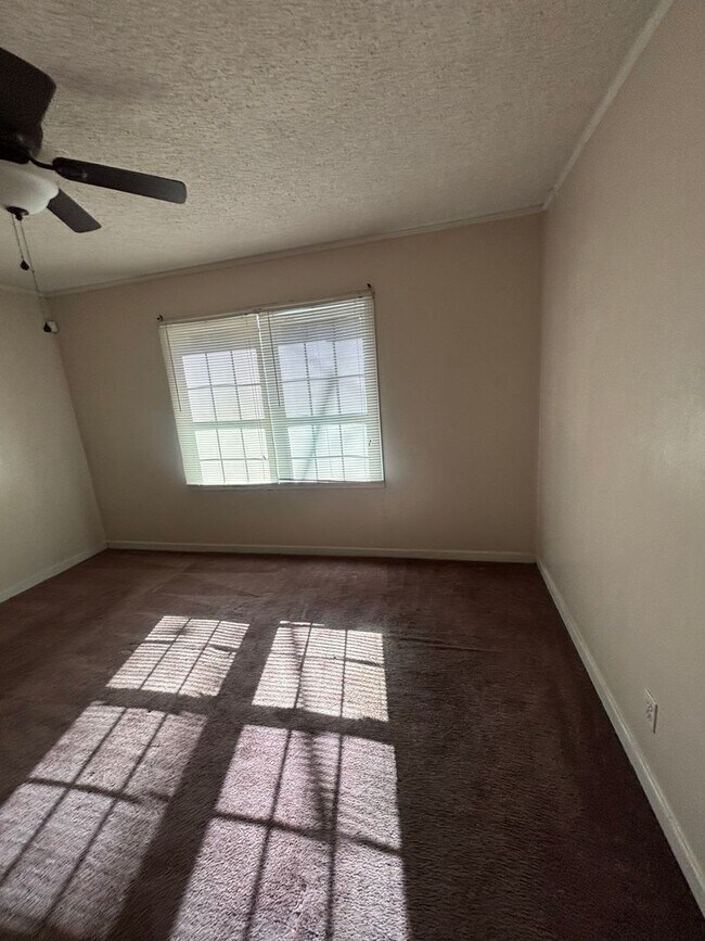 Building Photo - Convenience in the City of Valdosta