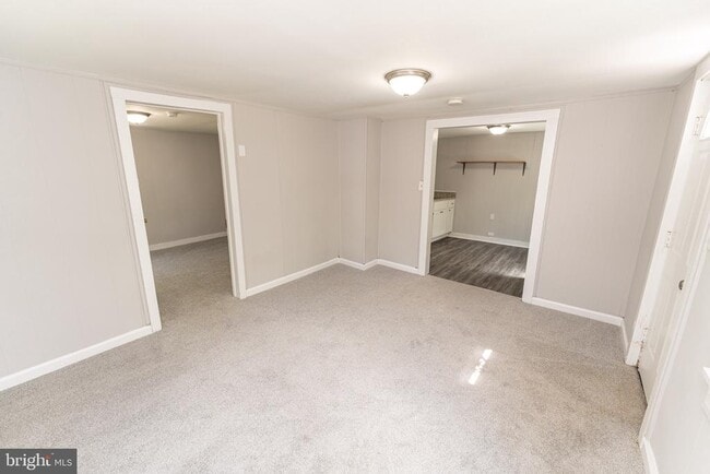Building Photo - 115 Davis Ln