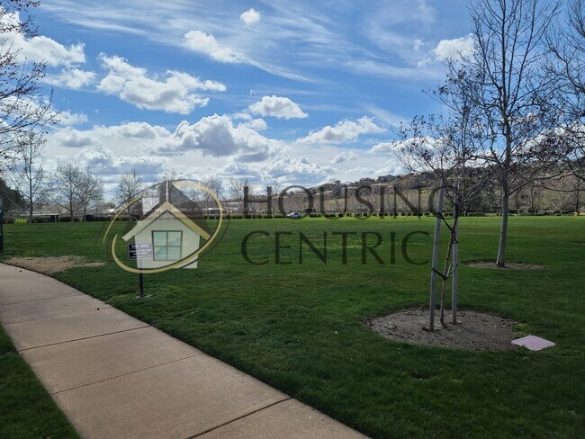 Building Photo - Executive Single Story Rental in Gated Serrano Community!