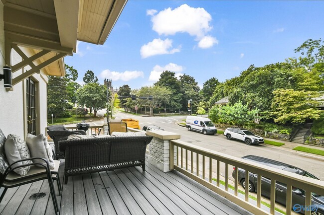 Building Photo - 207 Lincoln St SE