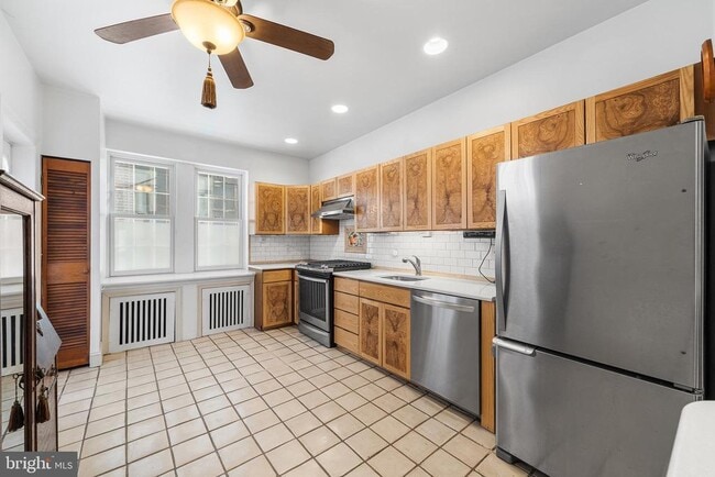 Building Photo - 705 S Warnock St