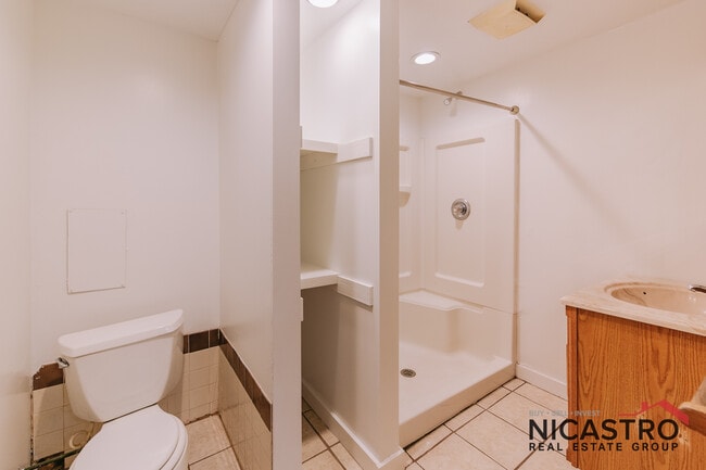 Building Photo - 182 E Lane Ave