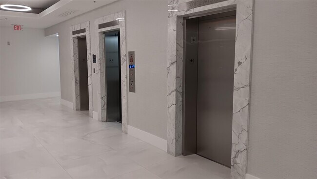 Building Photo - 3001 S Ocean Dr