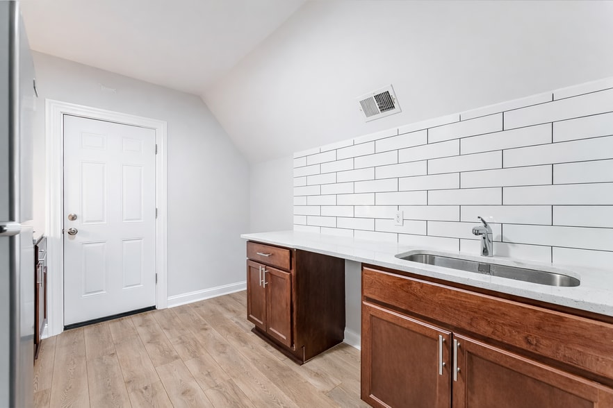 Building Photo - 6337 W Patterson Ave