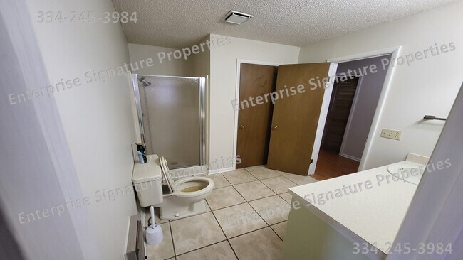 Building Photo - 2500 Neal Metcalf Rd