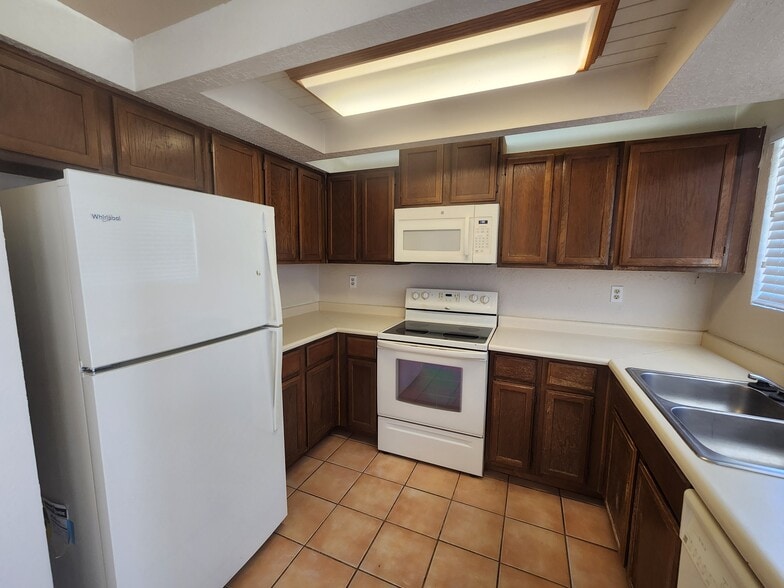 Building Photo - 4609 Fairfax Dr NW