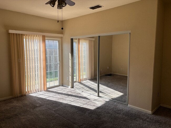 Building Photo - Cozy 2 Bed, 2 Bath Home