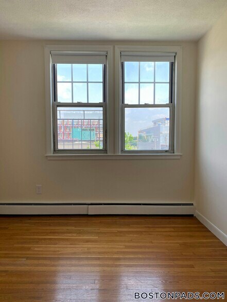 Building Photo - 160 N Beacon St