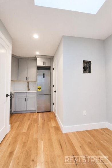 Building Photo - 1Bed + office Bed in BedStuy