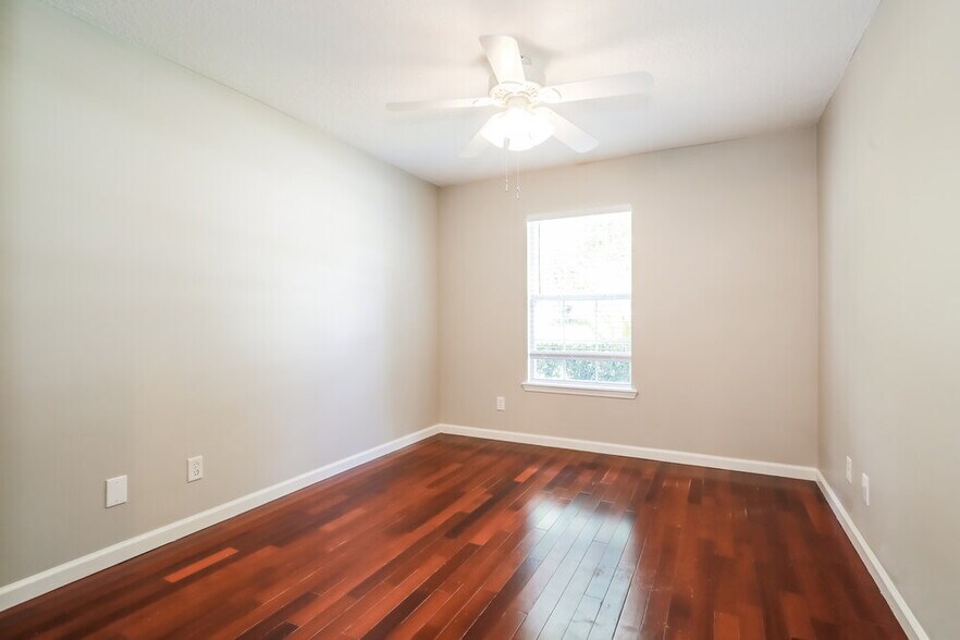 Building Photo - 301 N Lake Cunningham Ave