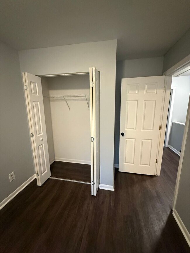 Building Photo - Charming 3BR Townhome in Greensboro