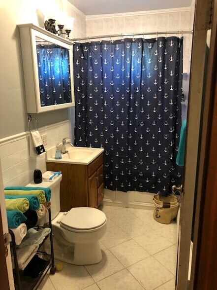 bathroom includes whirlpool tub - 43 Goethe St