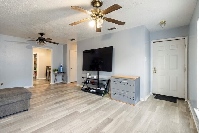 Building Photo - 309 Blake Dr