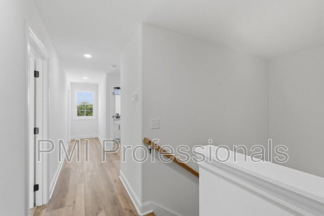 Building Photo - 408 Legends Court