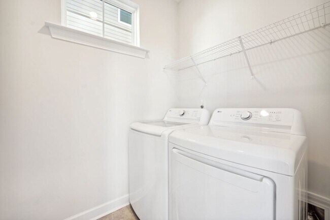 Building Photo - 268 Pansy Pk