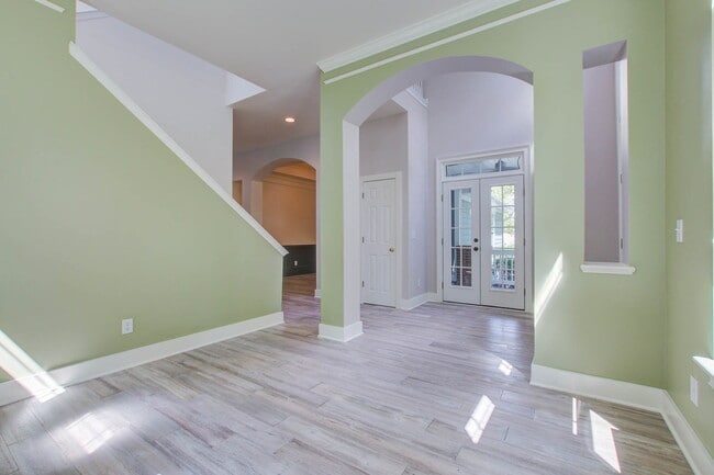 Building Photo - 2217 Daniel Island Dr