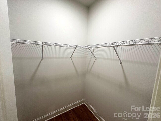 Building Photo - 525 N Linwood Ave