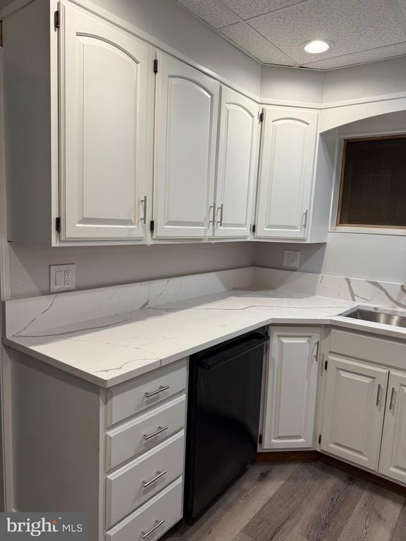 Building Photo - 399 Sunset Rd