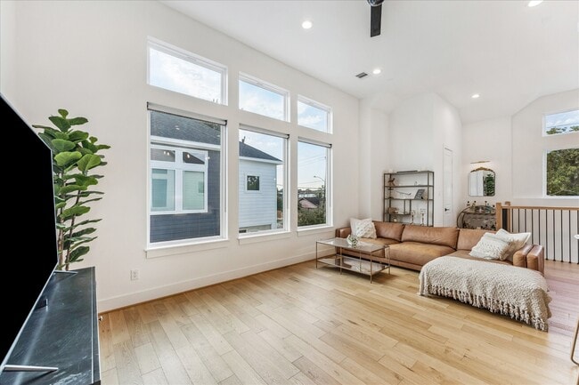 Building Photo - 105 W Whitney St