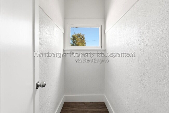 Building Photo - 2719 E Columbia Ave