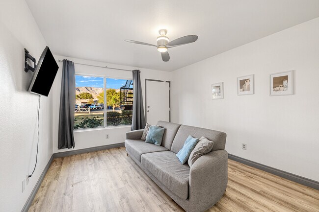 Building Photo - 9643 Spyglass Ave