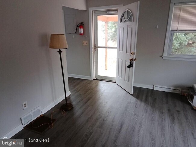 Building Photo - 16 N Orchard St