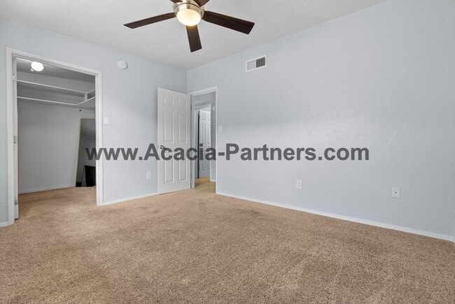 Building Photo - Two Bedroom Home with Guest House