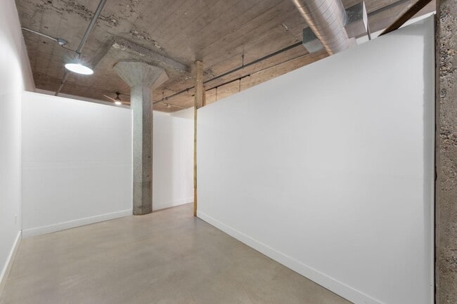 Building Photo - 718 N Washington Ave