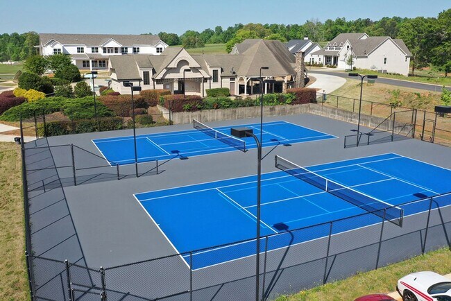 Building Photo - Luxury 2-Bedroom Townhome for Rent in Chimney Oaks – Golf Community Living!