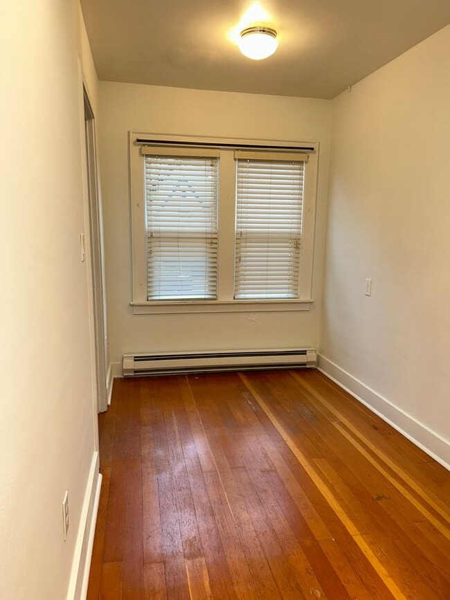 Building Photo - Renovated 1BD/1BA in charming brick cottages