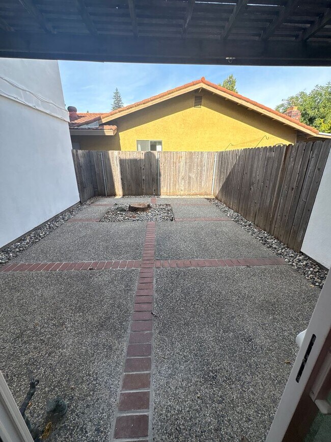 Building Photo - 5180 Riverside Blvd