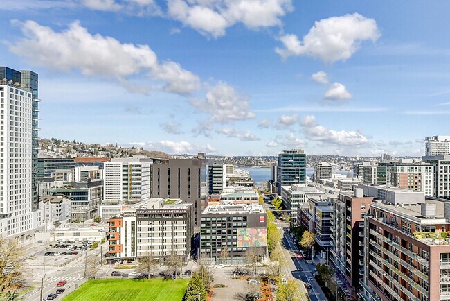 Building Photo - Elevated 1BR at Enso | Lake Views, Parking, Prime Location